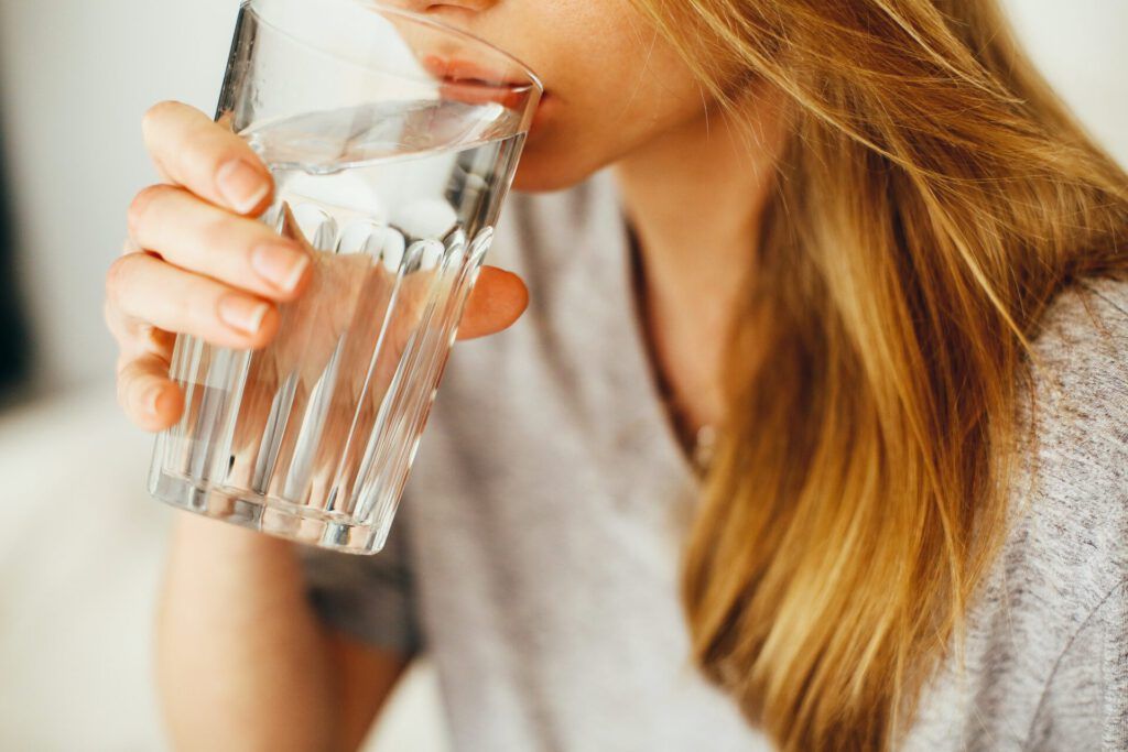 beber agua osmotizada te da beneficios